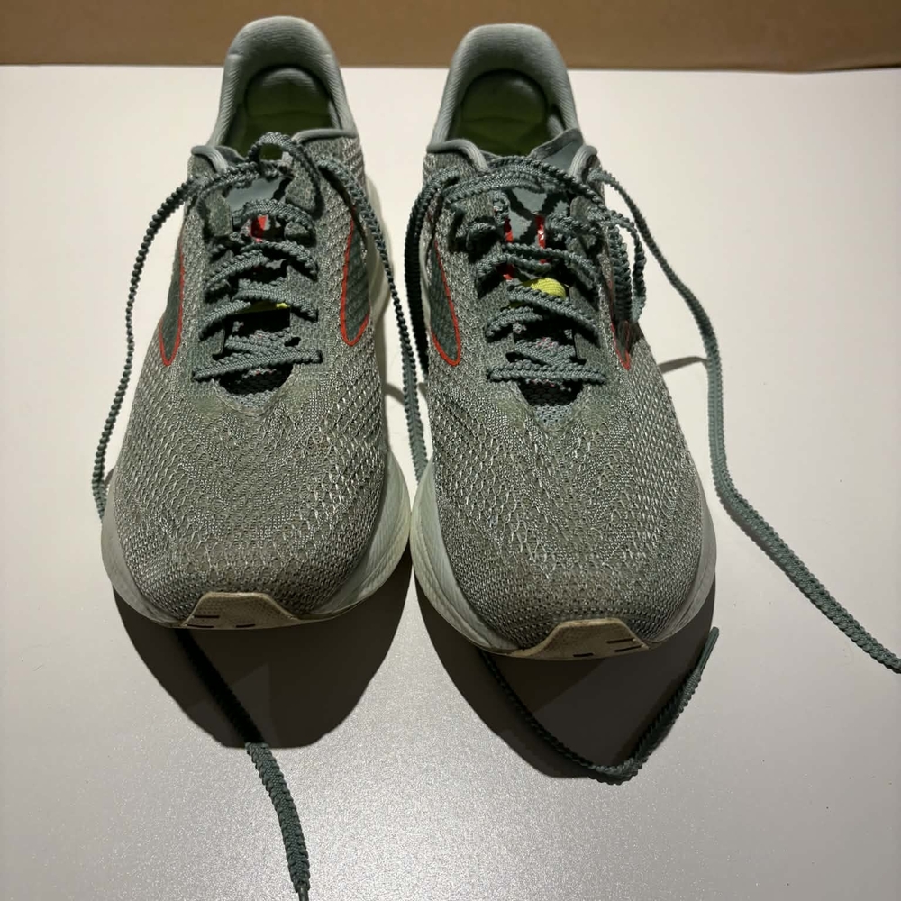 Brooks Men's Light Green and Orange Athletic Shoes Size 9